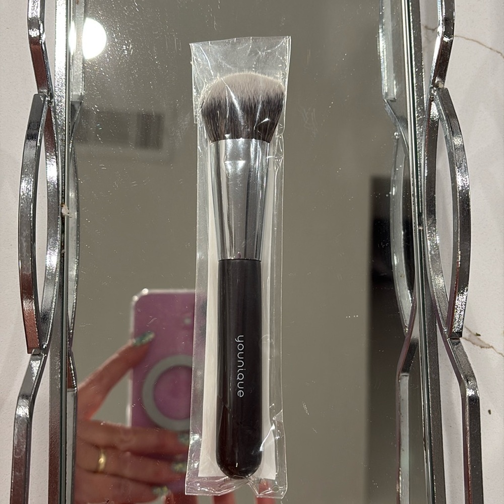 Younique Sculpting Brush